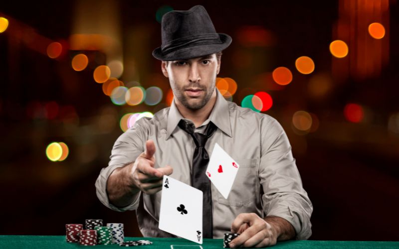 Bluff sẽ hiệu quả hơn khi bạn biết rõ về cách đối thủ của mình chơi