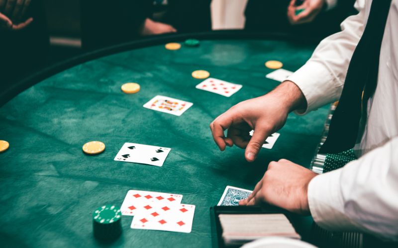 Bluff vào thời điểm phù hợp là rất quan trọng đối với người chơi Poker