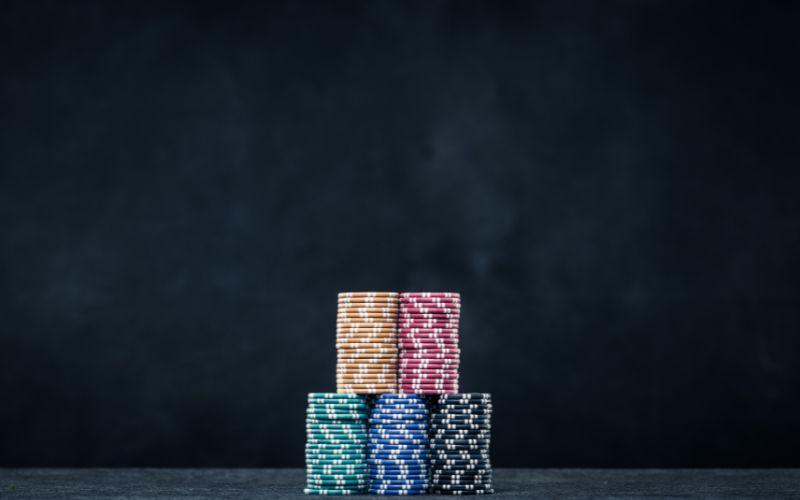 Chips poker Composite rất thông dụng và được làm từ hỗn hợp nhựa và kim loại