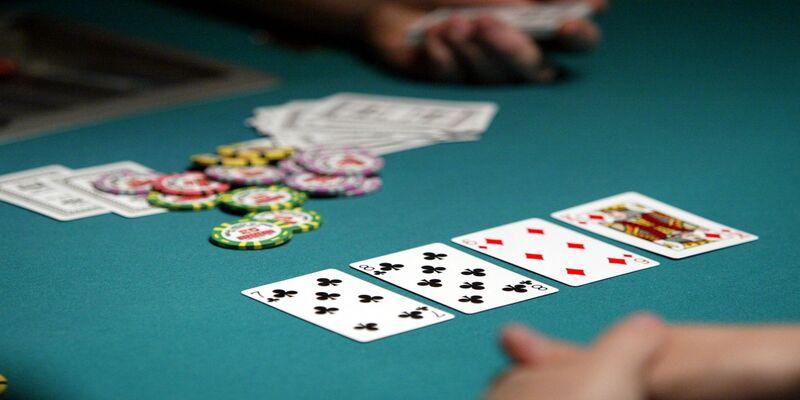Thứ tự bài poker bộ ba lá