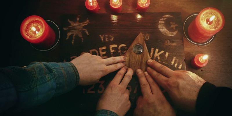 Dùng bàn cầu cơ để xin số đánh lô đề